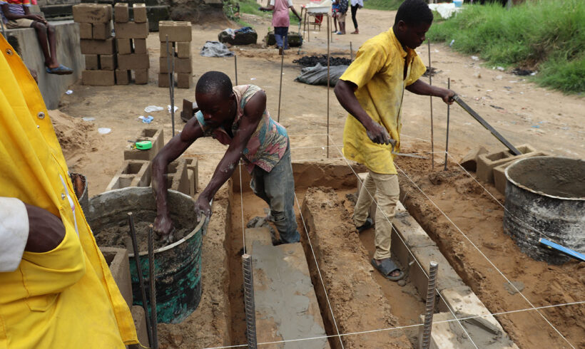 The ‘Sober Youth-Healthier Communities’ Project: Water flows in Bagata & Mabulu neighbourhoods in the Makala municipality since 2009! The ‘Sober Youth-Healthier Communities’ Project: Water flows in Bagata & Mabulu neighbourhoods in the Makala municipality since 2009!